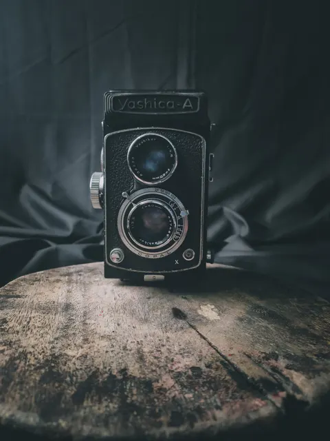 Vintage Camera Phone Wallpaper · retro · 1440×1920