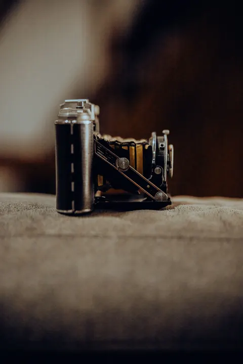 Vintage Camera Phone Wallpaper · retro · 1440×2160