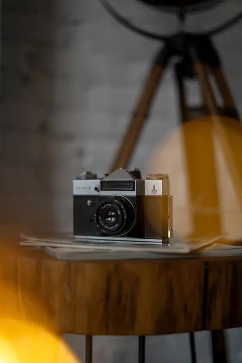 Vintage Camera Phone Wallpaper · retro · 1440×2160