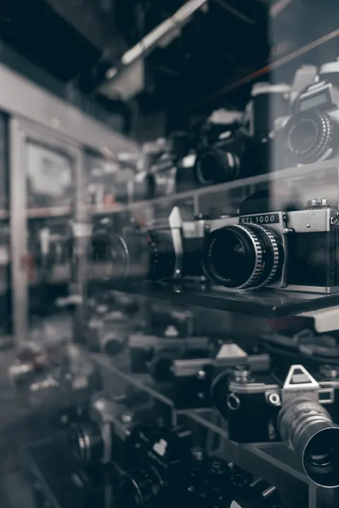 Vintage Camera Phone Wallpaper · retro · 1440×2160