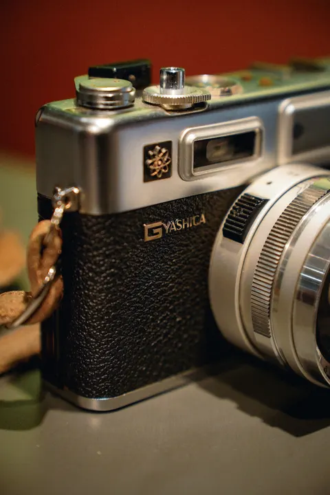 Vintage Camera Phone Wallpaper · retro · 1440×2160