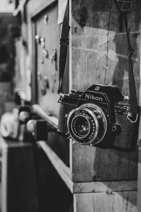 Vintage Camera Phone Wallpaper · retro · 1440×2160