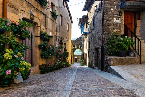 Fond d'écran Rue de la vieille ville 4K · architecture · 3840×2560