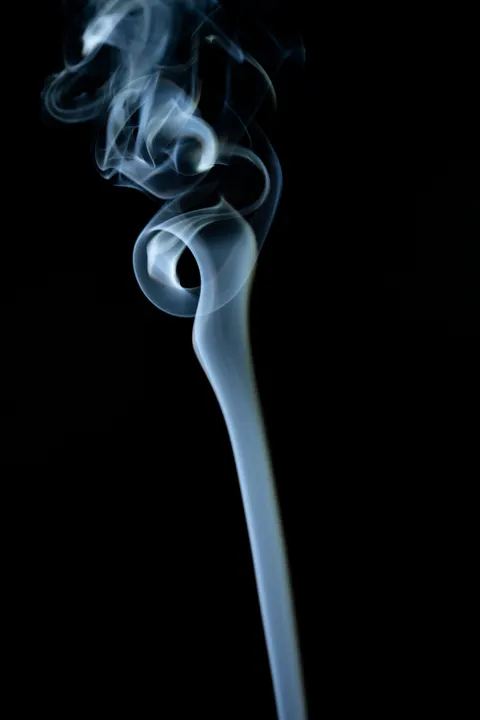 Czarny dym Tapeta na Telefon · amoled · 1440×2160