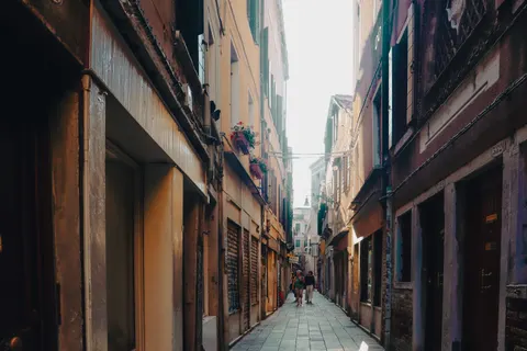 Papel de parede Rua da cidade velha 4K · architecture · 3840×2560