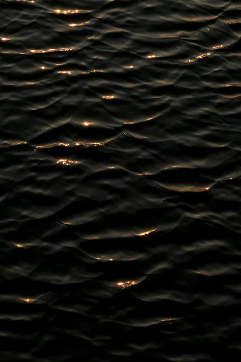 Dark Water Phone Wallpaper · amoled · 1440×2160