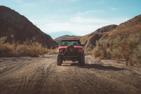 خلفية سيارة طرق وعرة بدقة 4K · cars · 3840×2560