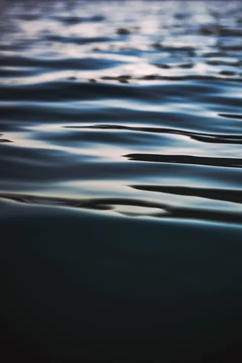 Dark Water Phone Wallpaper · amoled · 1440×2160