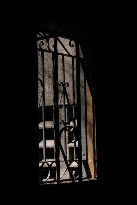 Shadow Play Phone Wallpaper · amoled · 1440×2160