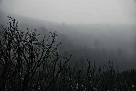 والپیپر مینیمال با کیفیت 4K · minimal · 3840×2561
