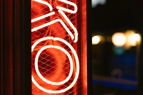 Neon Tabela 4K Duvar Kağıdı · neon · 3840×2560