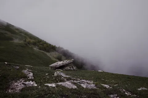 Foggy Minimal 4K Wallpaper · minimal · 3840×2560