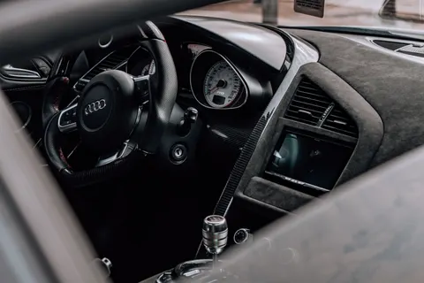 Tapeta Wnętrze samochodu 4K · cars · 3840×2563