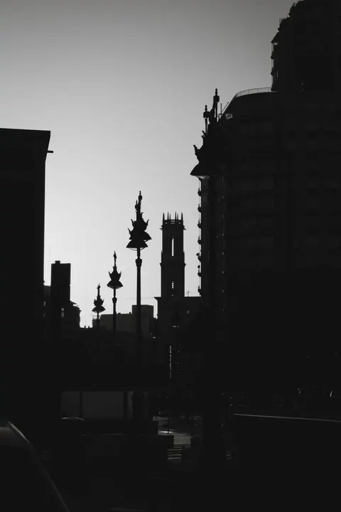 Schwarze Stadt Handy-Hintergrundbild · amoled · 1440×2160