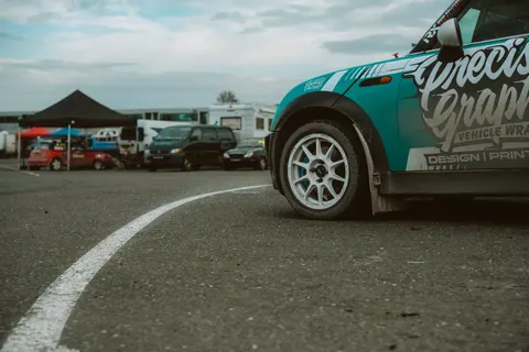Raceauto 4K-achtergrond · cars · 3840×2560