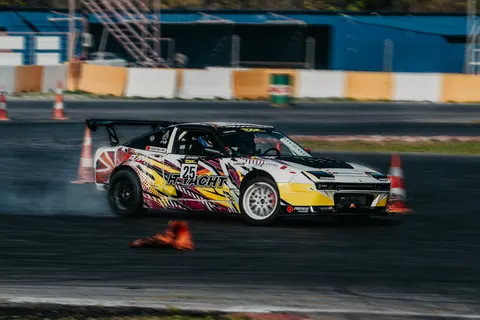रेस कार 4K वॉलपेपर · cars · 3840×2560
