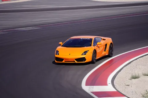 خلفية سيارة سباق بدقة 4K · cars · 3840×2560