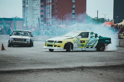 Race Car 4K Wallpaper · cars · 3840×2560