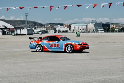 Raceauto 4K-achtergrond · cars · 3840×2560