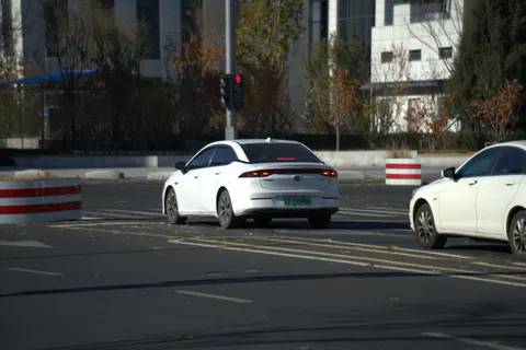 Fond d'écran Voiture électrique 4K · cars · 3840×2557