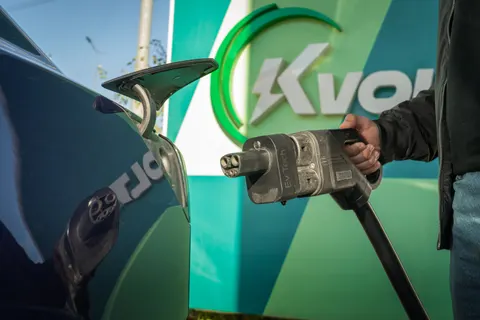 電動汽車 4K桌布 · cars · 3840×2560