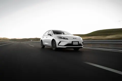 電動汽車 4K桌布 · cars · 3840×2560