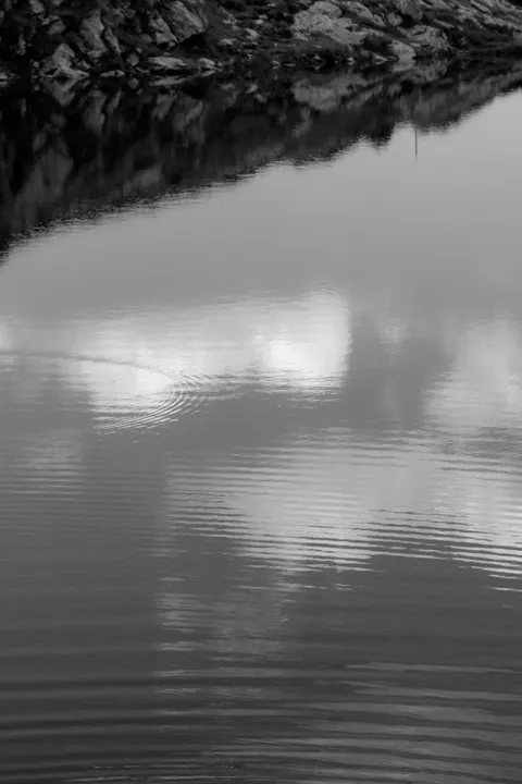 Fondo de Pantalla para Móvil Agua Oscura · amoled · 1440×2160