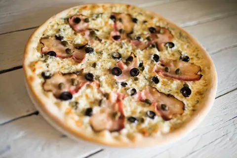 Pizza 4K Wallpaper · food · 3840×2563