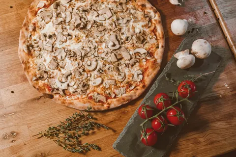 خلفية بيتزا بدقة 4K · food · 3840×2560