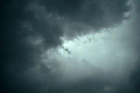 Sfondo Tempesta Oscura 4K · dark · 3840×2560