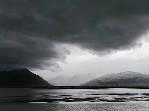 خلفية عاصفة داكنة بدقة 4K · dark · 3840×2880