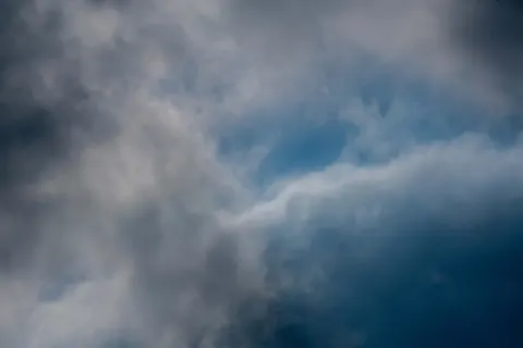 暗色風暴 4K桌布 · dark · 3840×2560