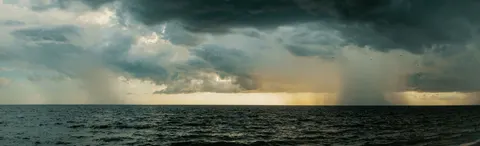 خلفية عاصفة داكنة بدقة 4K · dark · 3840×1171