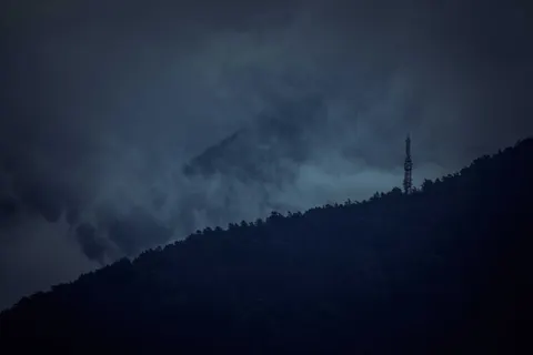 Dark Mountains 4K Wallpaper · dark · 3840×2560