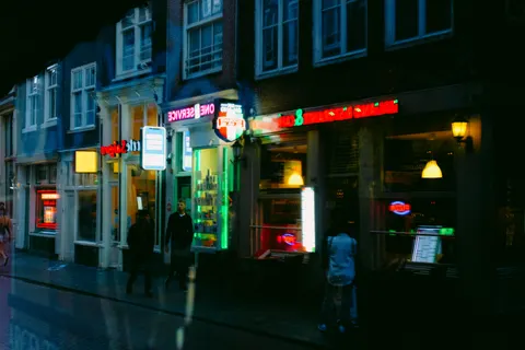 霓虹都市 4K桌布 · neon · 3840×2560