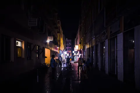 والپیپر شهر نئونی با کیفیت 4K · neon · 3840×2560