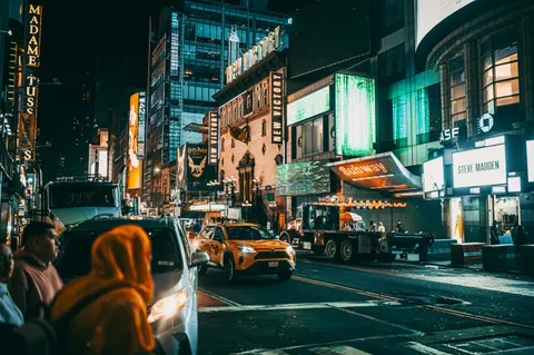 Hình nền Thành Phố Neon 4K · neon · 3840×2555
