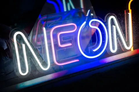 Fondo de pantalla Luces de Neón 4K · neon · 3840×2560