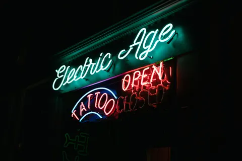 Neon Lights 4K Wallpaper · neon · 3840×2560
