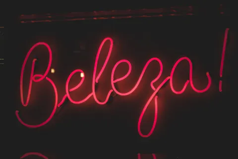 Neon Işıklar 4K Duvar Kağıdı · neon · 3840×2560