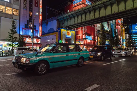 Neon Tokyo 4K Wallpaper · neon · 3840×2561