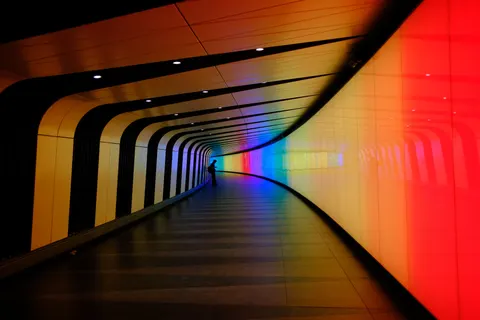 नियॉन सुरंग 4K वॉलपेपर · neon · 3840×2560