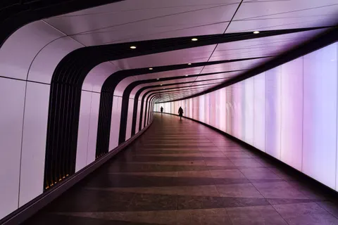 Fondo de pantalla Túnel de neón 4K · neon · 3840×2560