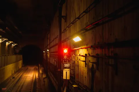 Sfondo Tunnel al Neon 4K · neon · 3840×2561