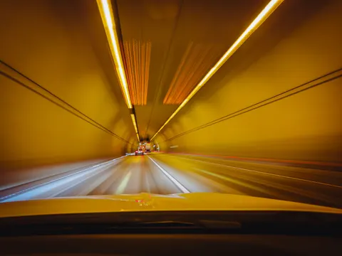 Neon-Tunnel 4K Hintergrundbild · neon · 3840×2880