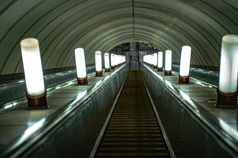 Fondo de pantalla Túnel de neón 4K · neon · 3840×2560