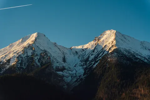 Papel de parede Montanhas de Inverno 4K · winter · 3840×2560