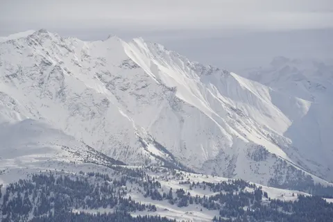خلفية جبال شتوية بدقة 4K · winter · 3840×2560