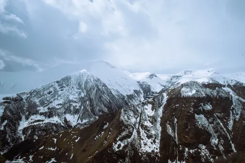 Winter Mountains 4K Wallpaper · winter · 3840×2560