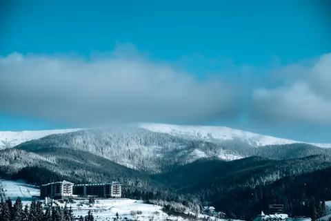 Papel de parede Montanhas de Inverno 4K · winter · 3840×2560